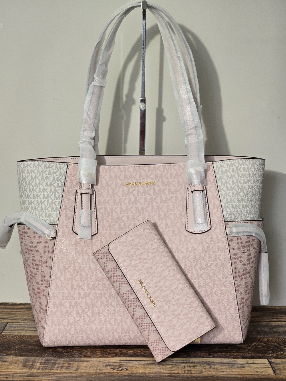 Michael Kors Voyager Colorblock Tote And Wallet Set